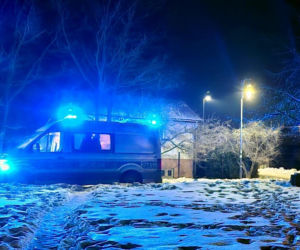 Pijany 59-latek wjechał skodą na jezioro. Jego rajd po lodzie zakończył się w zaskakujący sposób