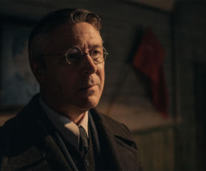 W roli głównej Jakub Gierszał, w obsadzie m.in. Aidan Gillen, Paul Freeman, Julia Pietrucha, Wojciech Mecwaldowski, Anna Próchniak, Mateusz Kościukiewicz, Antoni Pawlicki oraz Tomasz Kot.