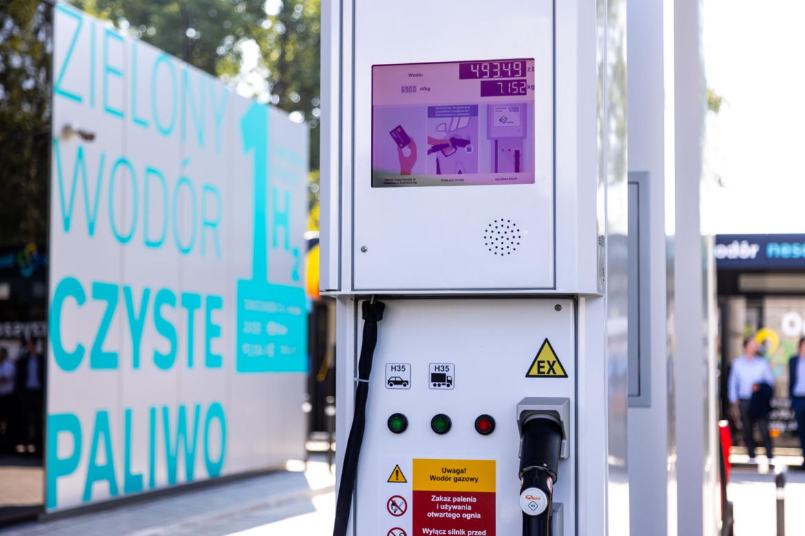 Pierwsza stacja tankowania wodoru w Polsce – ekran dyspensera