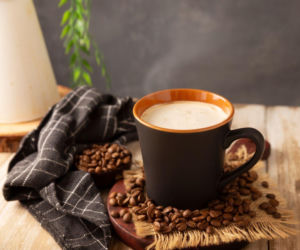 Zamiast caffè latte piję profee. Przepis na ten energetyczny napój właśnie podbija Tik Toka 