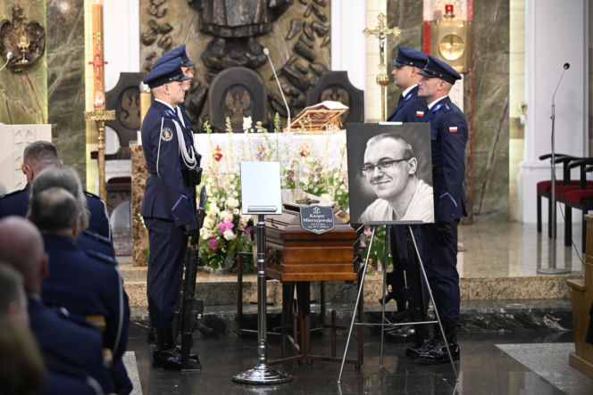 Młody policjant zginął w potwornym wypadku. Pogrzeb Kacpra Mierzejewskiego