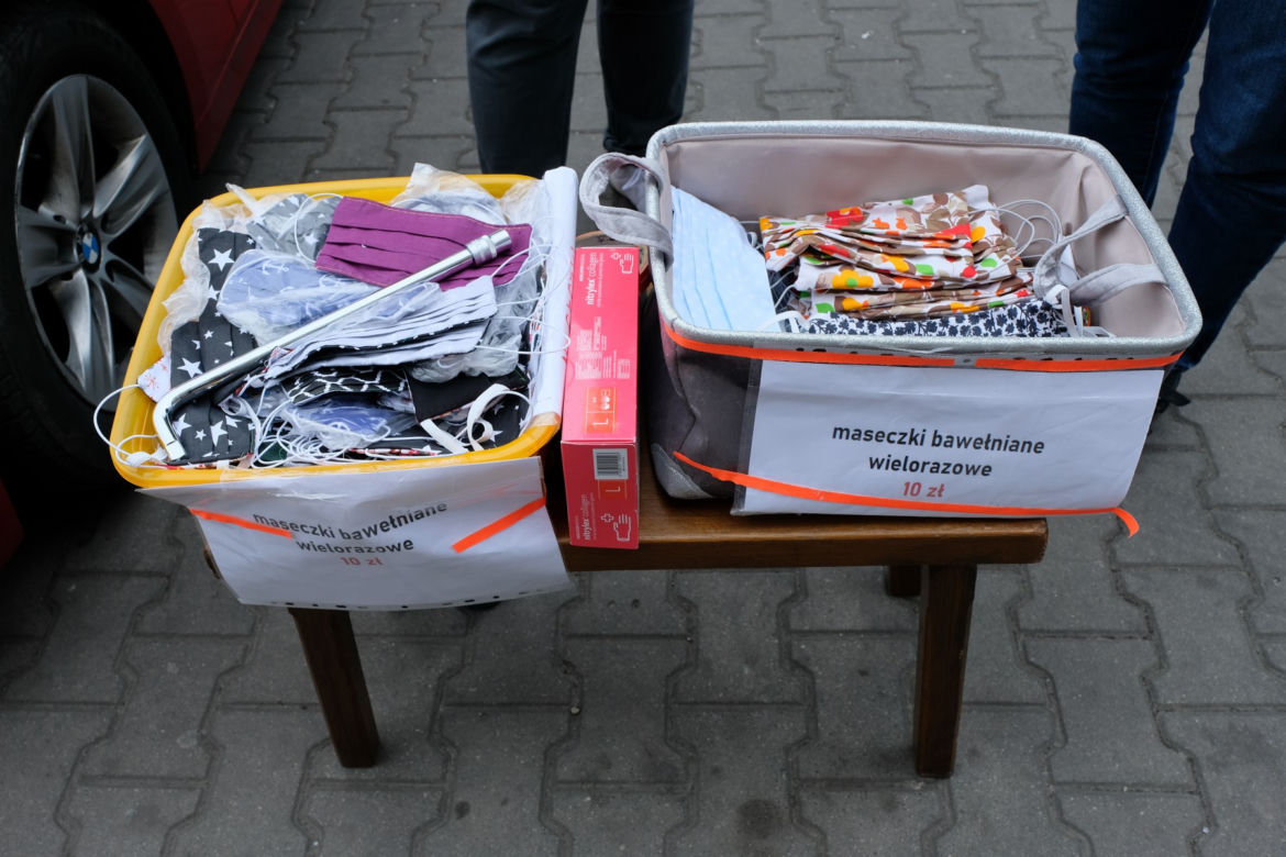 Maseczkowy obłęd na bazarach