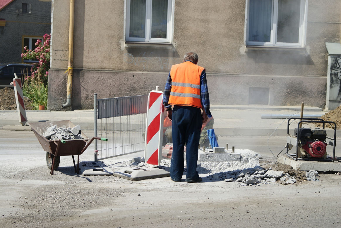 5. Pracownicy do budownictwa drogowego, operatorzy i mechanicy sprzętu do robót ziemnych