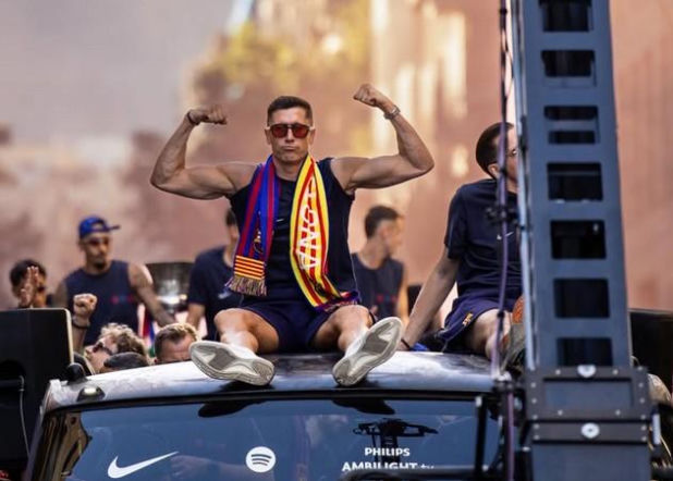 Robert Lewandowski i Wojciech Szczęsny na fecie Barcelony