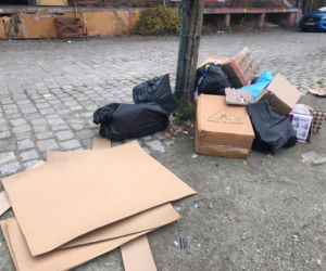 Śmieci na targowisku Świebodzki