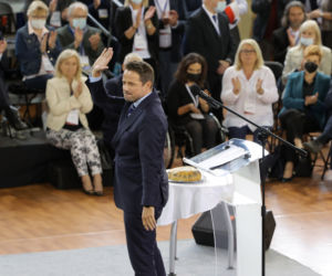Polacy mówią dość! Kaczyński i Tusk na emeryturę