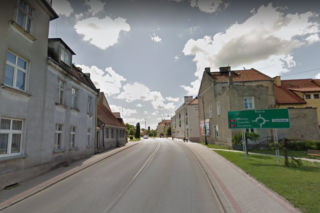Biskupiec. Pobicie w centrum miasta. Dwóch mężczyzn bez powodu zaatakowało 20-latka