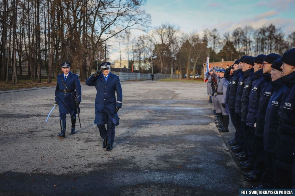 Nowi policjanci w świętokrzyskim garnizonie. W szeregi wstąpiło 58 funkcjonariuszy 