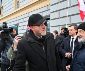 Grzegorz Braun pojawił się w prokuraturze. Nie otrzymał żadnych zarzutów