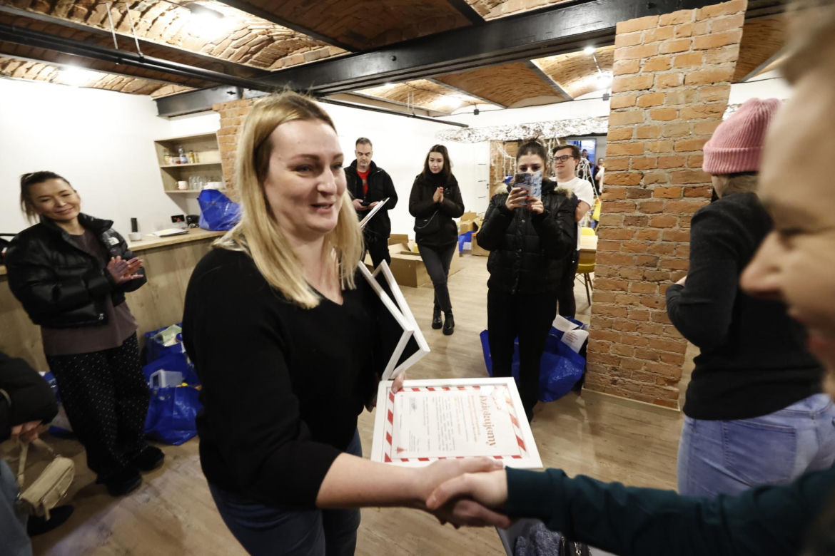 Zanieśliśmy Wigilię seniorom na Pradze. Ekipa "Super Expressu" razem ze stowarzyszeniem "Otwarte Drzwi"
