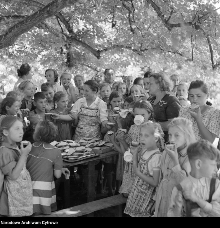 QUIZ PRL. Smaki lata w PRL-u: Czy pamiętasz letnie przysmaki swojego dzieciństwa?