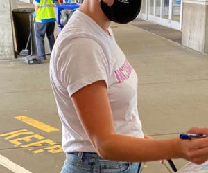 Lili Reinhart na lotnisku w Vancouver