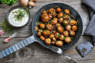 Czosnkowe pieczarki po hiszpańsku – aromatyczne tapas gotowe w kilka minut