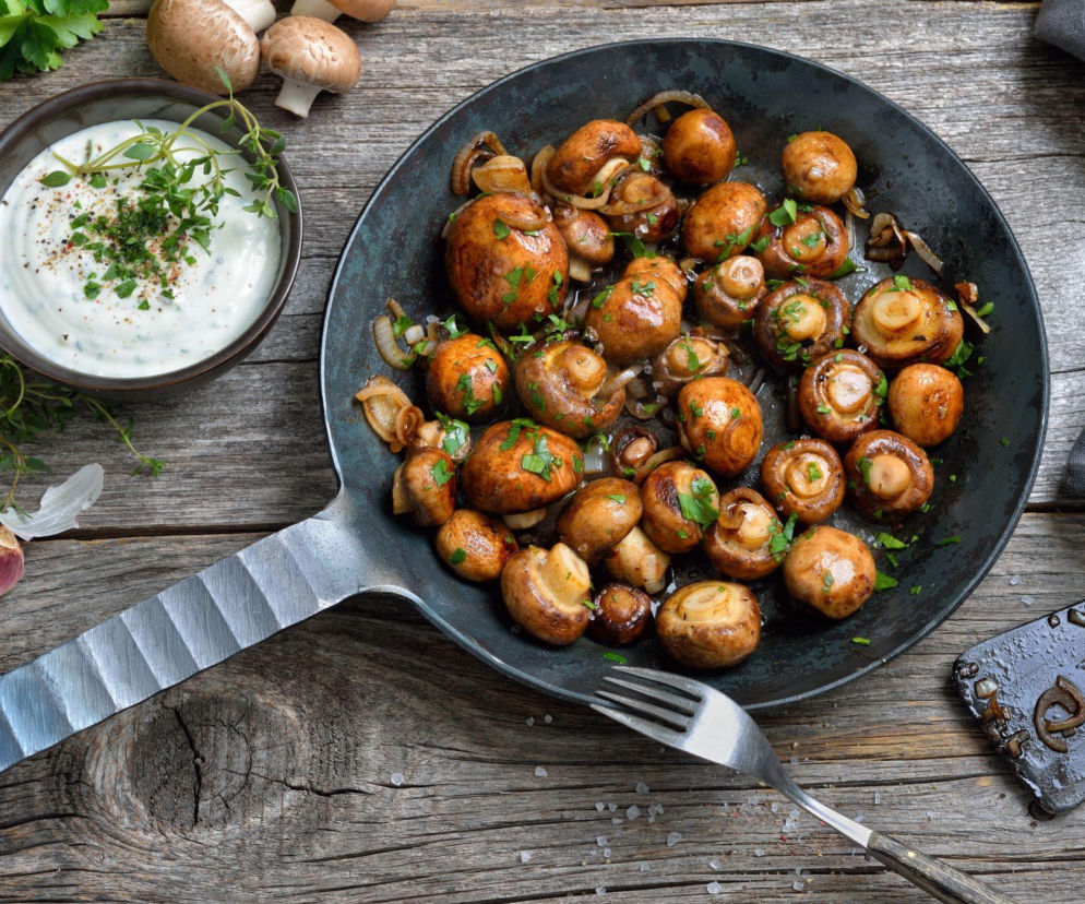 Czosnkowe pieczarki po hiszpańsku – aromatyczne tapas gotowe w kilka minut