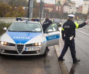 Policjant bez prawa jazdy jeździł radiowozem / Zdjęcie poglądowe