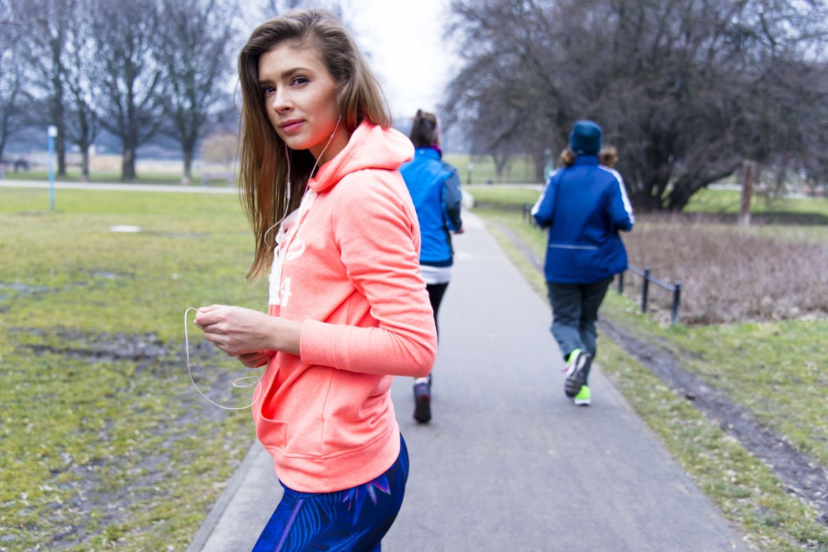  	Piękna Klaudia Halejcio na sportowo na joggingu !