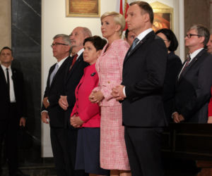 Duda jak Lady Di. Szydło jak Merkel.