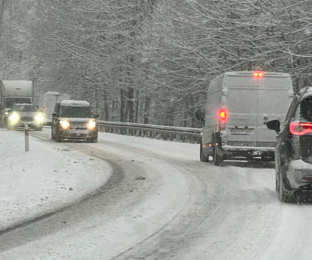 Potężne śnieżyce w woj. warmińsko-mazurskim. Najgorsze dopiero nadchodzi. Wydano czerwony alert