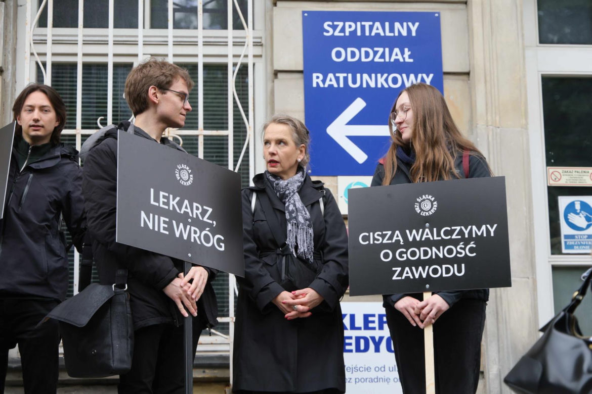   Razem przeciw przemocy. Medycy protestują w Warszawie