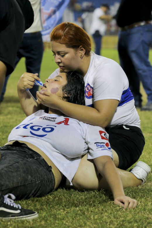 Salvador. Co najmniej 9 osób stratowanych na śmierć po wybuchu paniki na stadionie w San Salvador