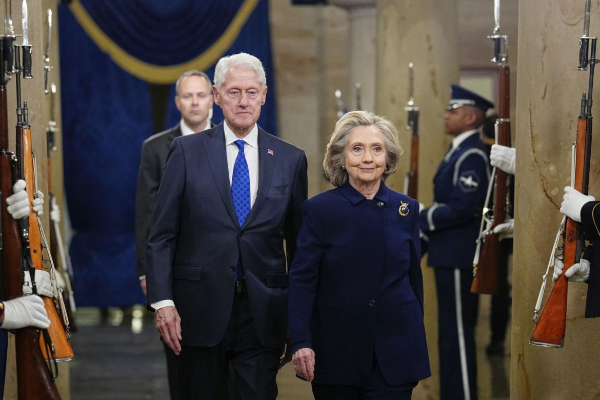 Dopiero teraz pokazali, co zrobiła Hillary Clinton na inauguracji! Zagadkowa sprawa