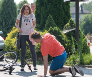 Na Wspólnej odc. 2953. Joanna Berg (Anna Cieślak), rowerzysta (Tomasz Nosiński)