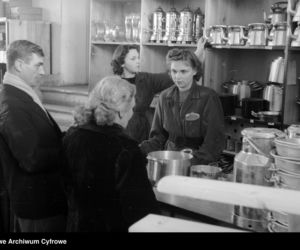 Sklep wielobranżowy Powszechny Dom Towarowy