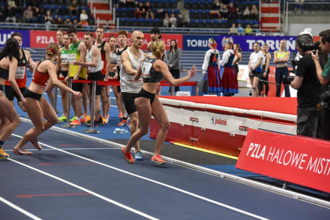 Halowe mistrzostwa Polski w Kujawsko-Pomorskiej Arenie Toruń. Zdjęcia kibiców i zawodników