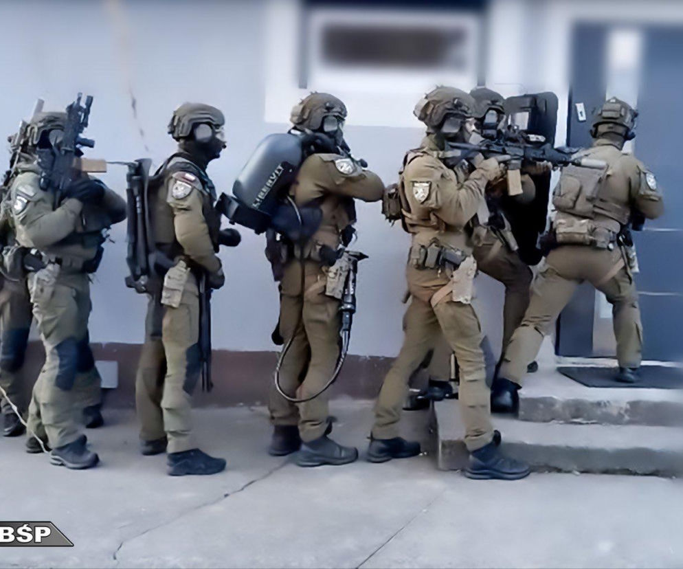 Akcja CBŚP jak z filmów! Wielkie pieniądze, broń, zegarki i narkotyki, które odurzyłyby pół Polski