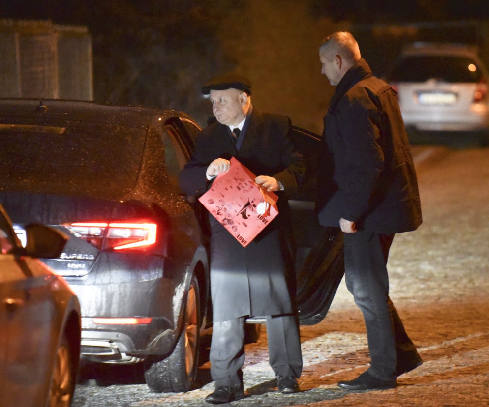 Jarosław Kaczyński. Zapukał do drzwi, dostał prezent