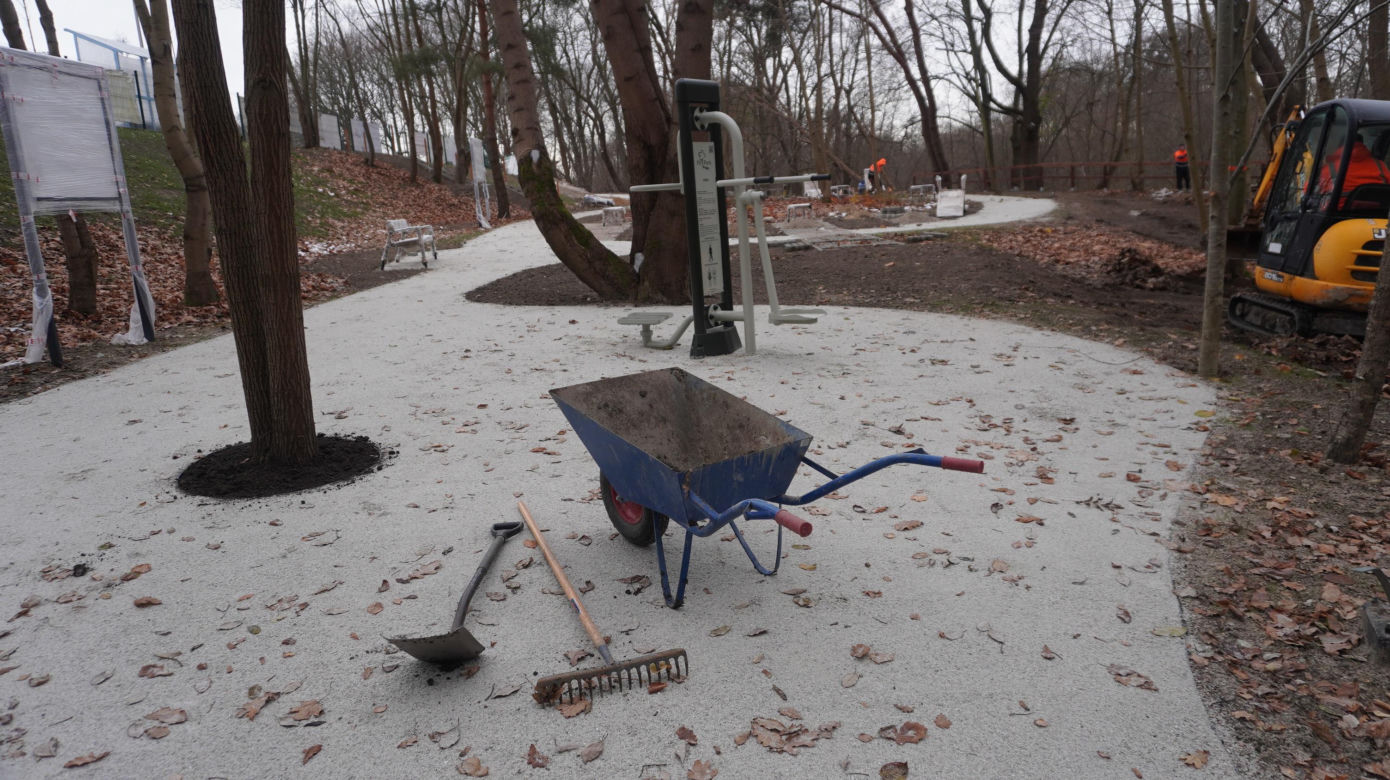 Nowe miejsce rekreacji nad Łyną coraz bliżej. Trwają prace wykończeniowe Ekotarasu w Olsztynie [ZDJĘCIA]