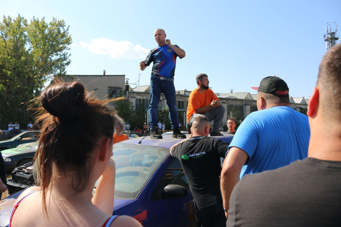 Charytatywny Wrak Race. Andrzej z Plutycz i Adam Kraśko zbierali pieniądze dla chorej Dominiki