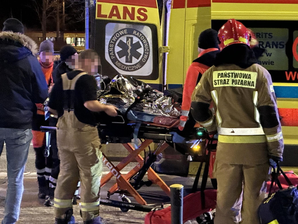 Wypadek na stacji metra. Jedna osoba znalazła się pod pociągiem