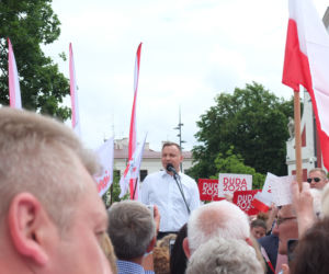Prezydent Andrzej Duda spotkał się z lublinianami, czekali na niego także tęczowi aktywiści