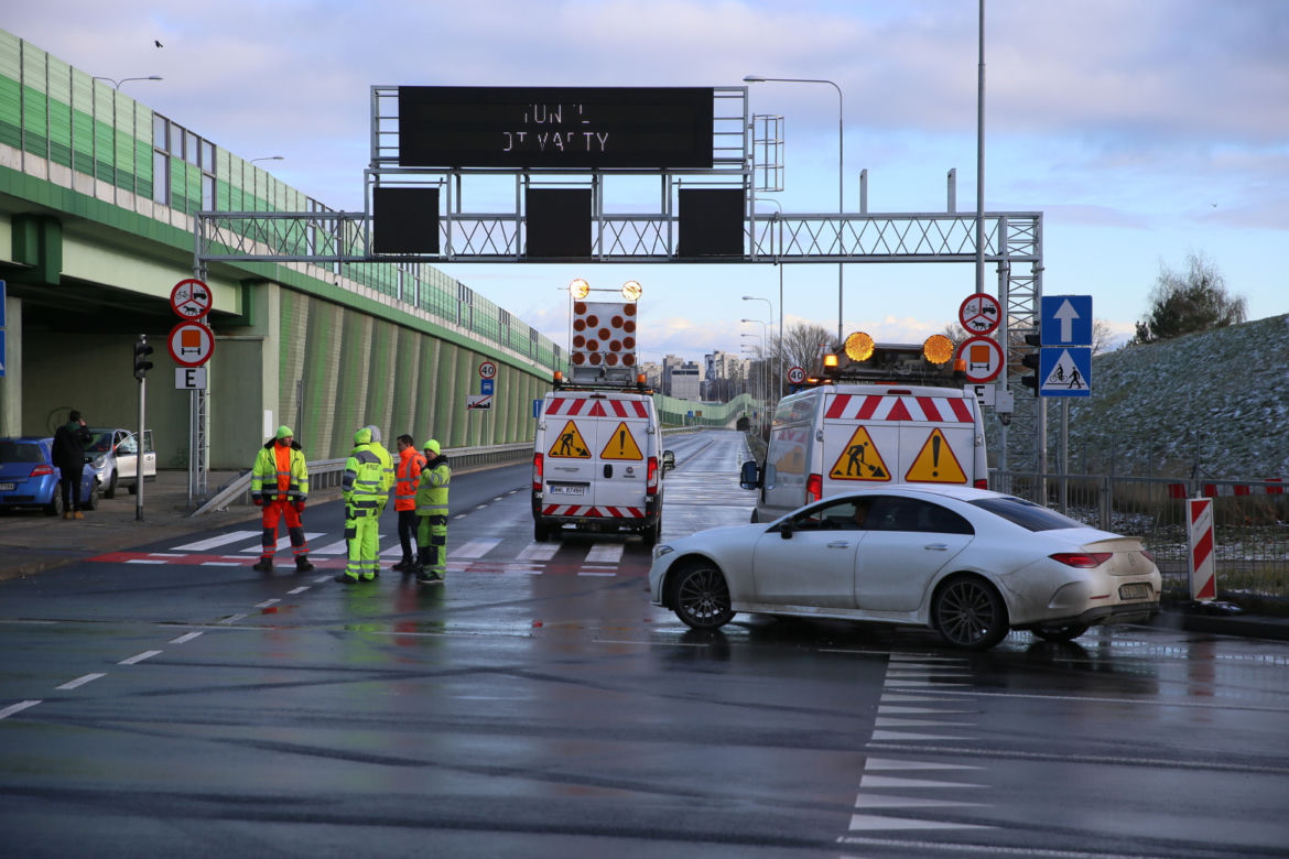 Trzask, prask i tunel otwarty. Kierowcy mogą korzystać już z całej Południowej Obwodnicy Warszawy