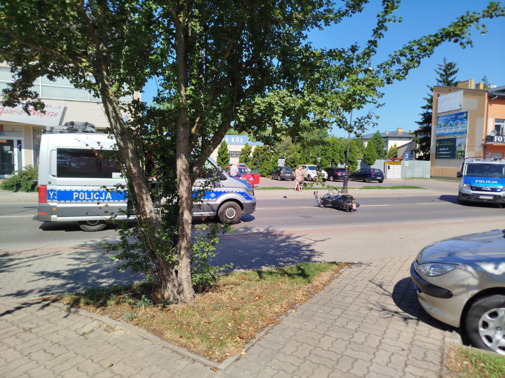 Zderzenie motocyklisty z osobówką na ul. Wojskowej w Siedlcach