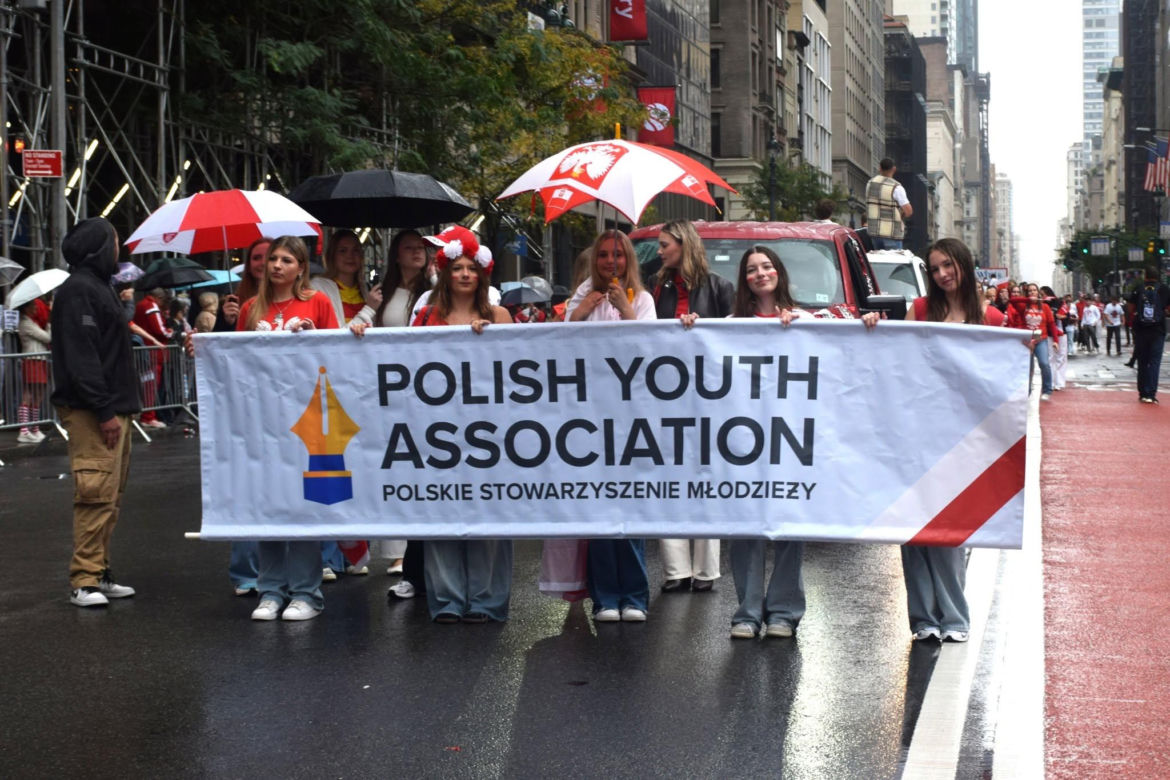 Deszcz ich nie zatrzymał. Te zdjęcia Parady Pułaskiego przejdą do historii