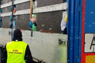 Próbowali przemycić do Polski 8 ton odpadów. Nielegalny transport z Niemiec zatrzymany