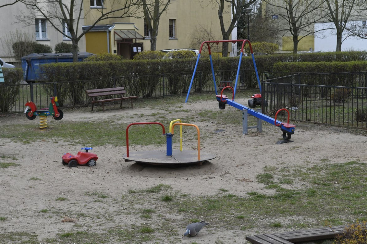 Plac zabaw grozy na Ursynowie. Rodzice drżą o własne dzieci 