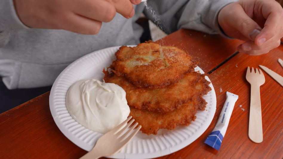Książulo zachwycony plackami we Wrocławiu! "Lepsze niż u babci"