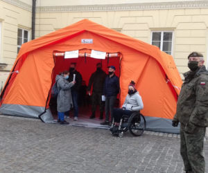  Gigantyczna kolejka do szczepień bez rejestracji. Plac Bankowy. 