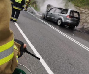 Roztoka Wielka. Ford płonął jak pochodnia! Zostały z niego zgliszcza