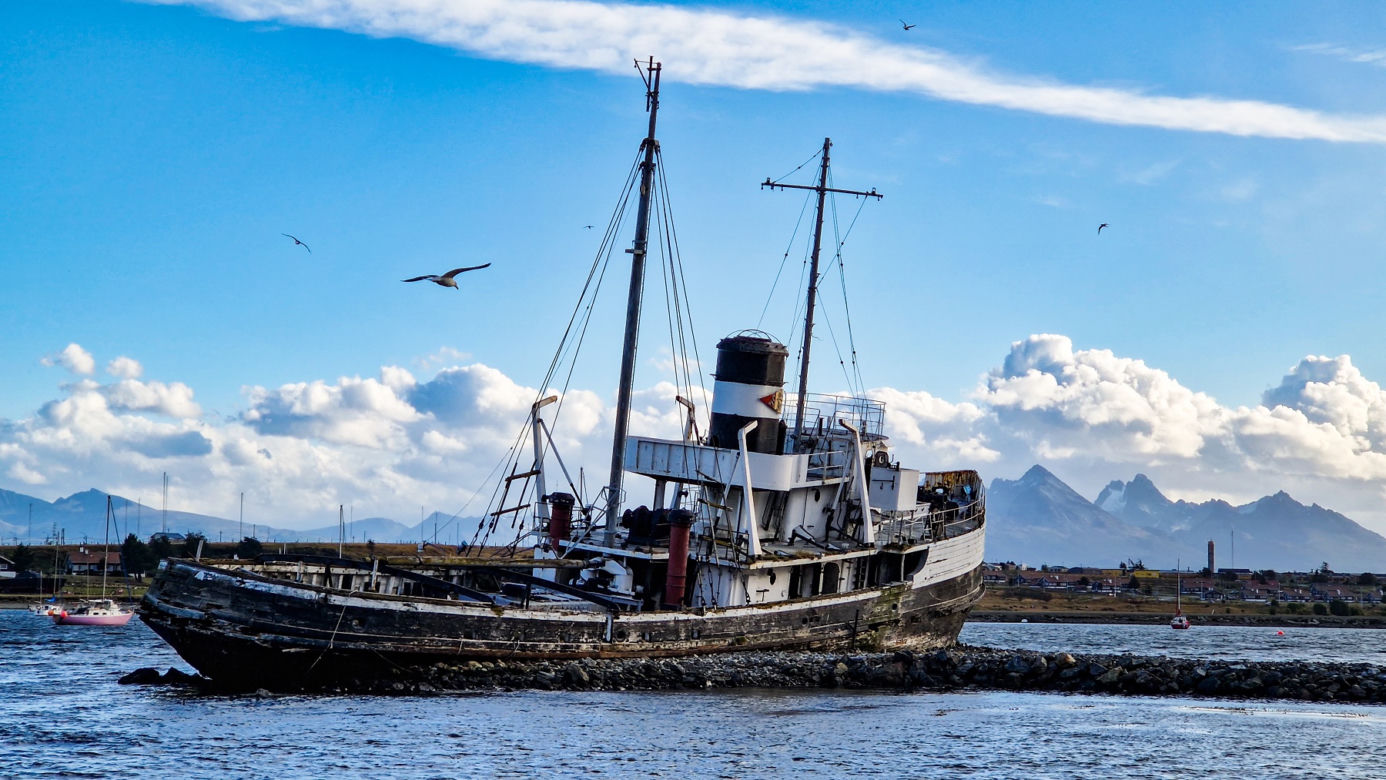 Patagonia - atrakcje - Ushuaia - wrak statku  św. Krzysztofa