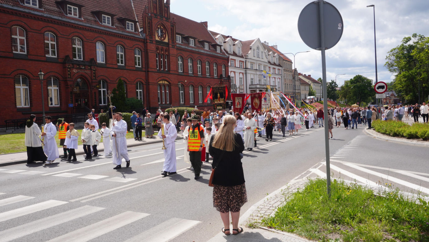 Boże Ciało 2025. Tysiące osób uczestniczyło w olsztyńskich procesjach