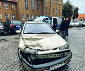 Zderzył się z sześcioma pojazdami, a jest cały i zdrowy! Jak do tego doszło? [FOTO]