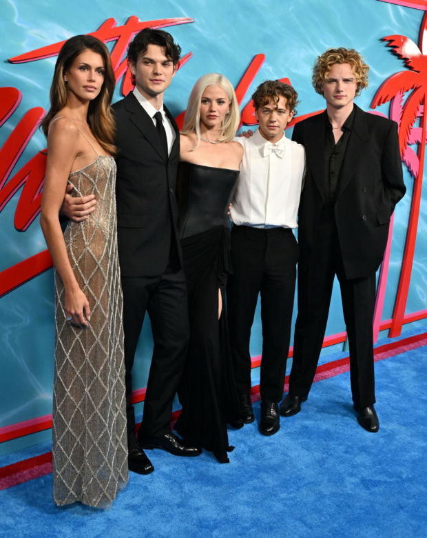 Kaia Gerber i Homer Gere razem na czerwonym dywanie. Lata temu tak oglądaliśmy ich rodziców