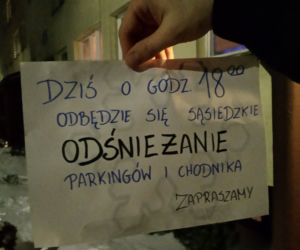 Bełchatów: Zima zaskoczyła drogowców? ONI nie narzekają na zimę i służby! Sami chwycili za łopaty!