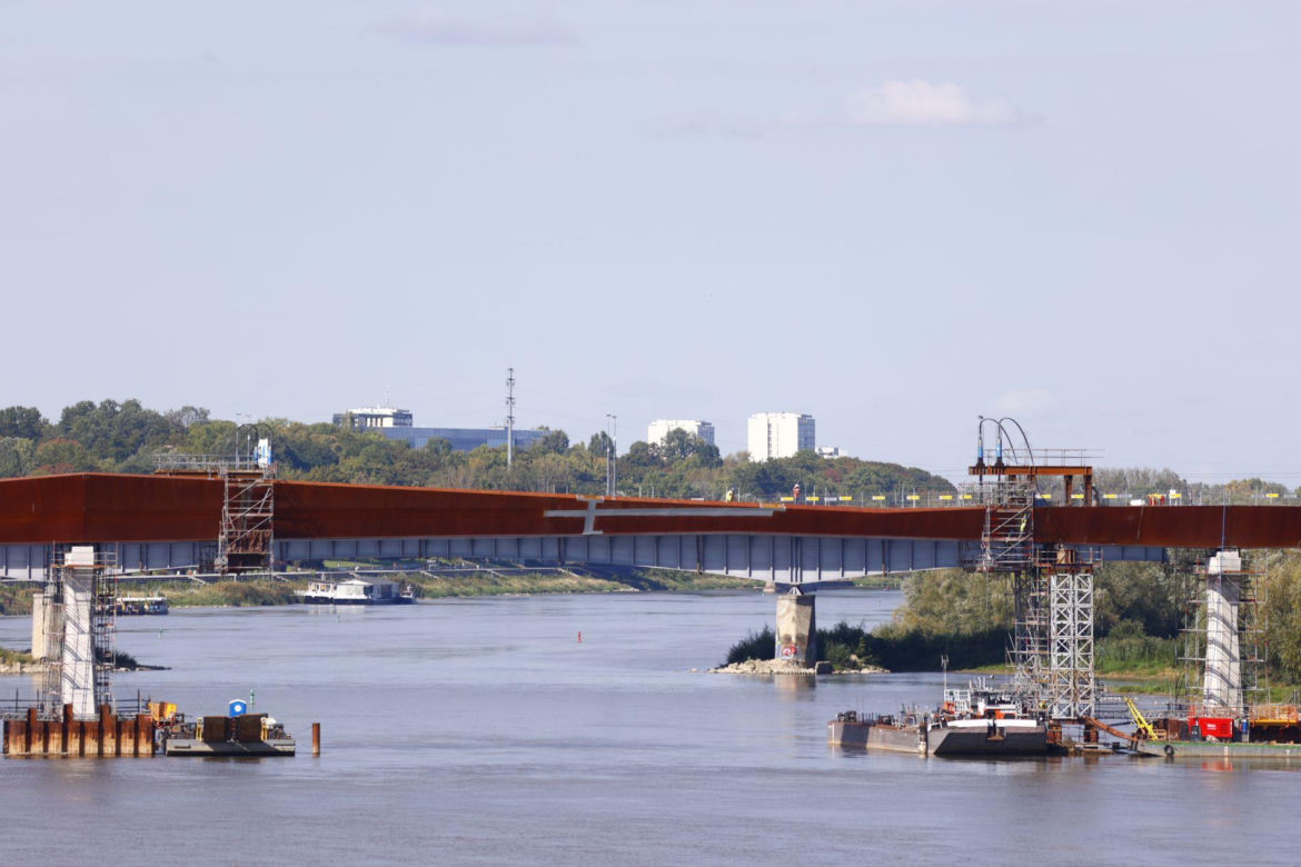 Budowa przeprawy przez Wisłę w Warszawie dla pieszych i rowerzystów