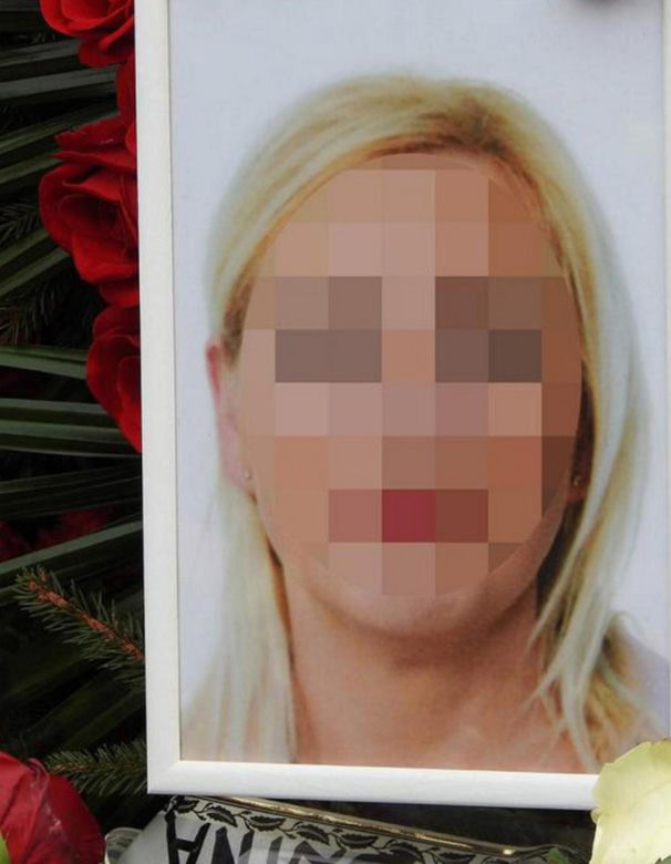 Ostróda. Pogrzeb zamordowanego małżeństwa. Grób Doroty i Adama utonął w kwiatach [ZDJĘCIA]