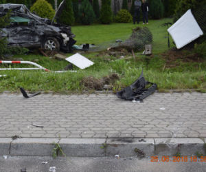 Groźny wypadek autokaru i samochodu osobowego